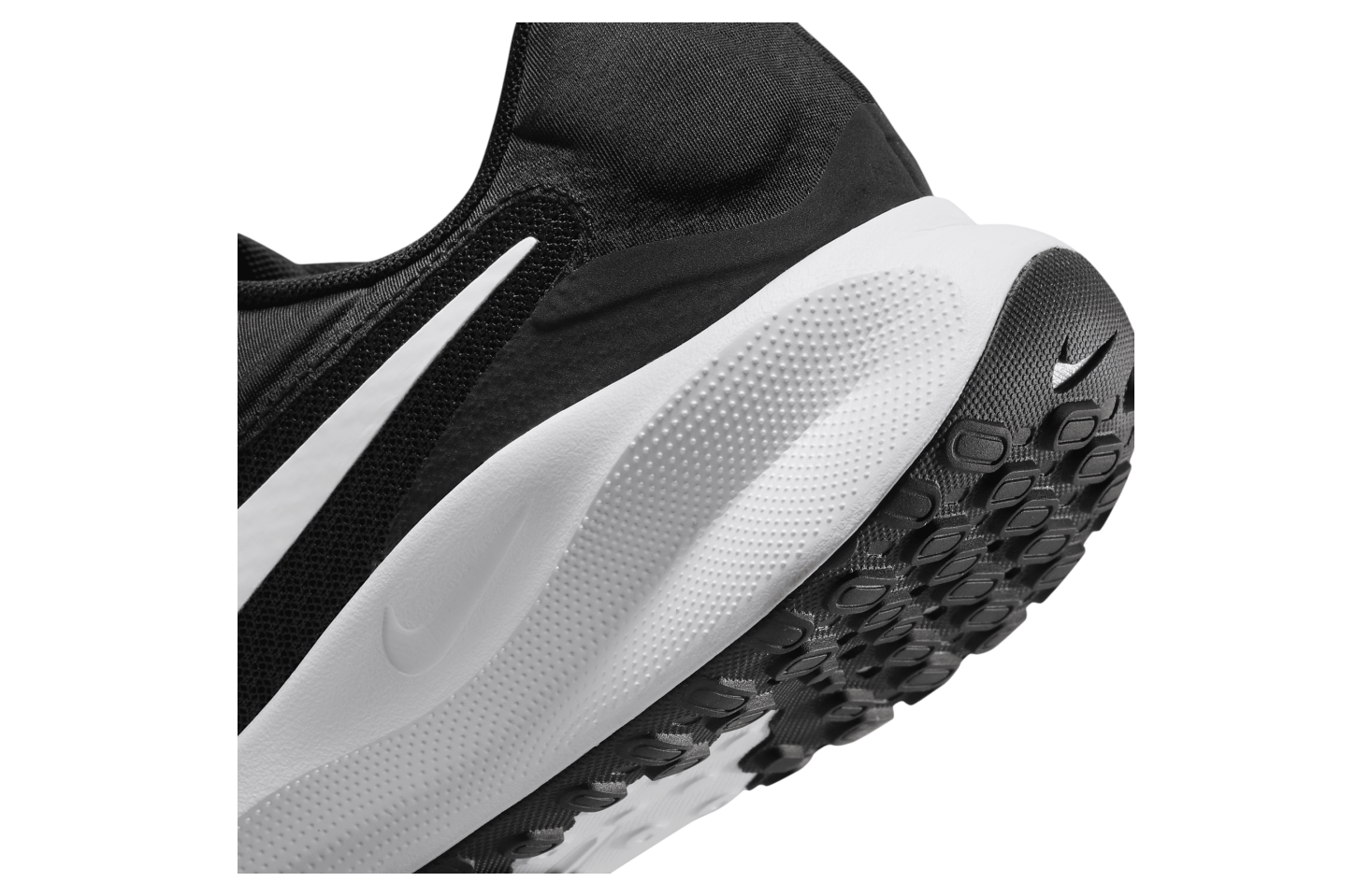 Nike Revolution 7 Black / White (Extra Wide)