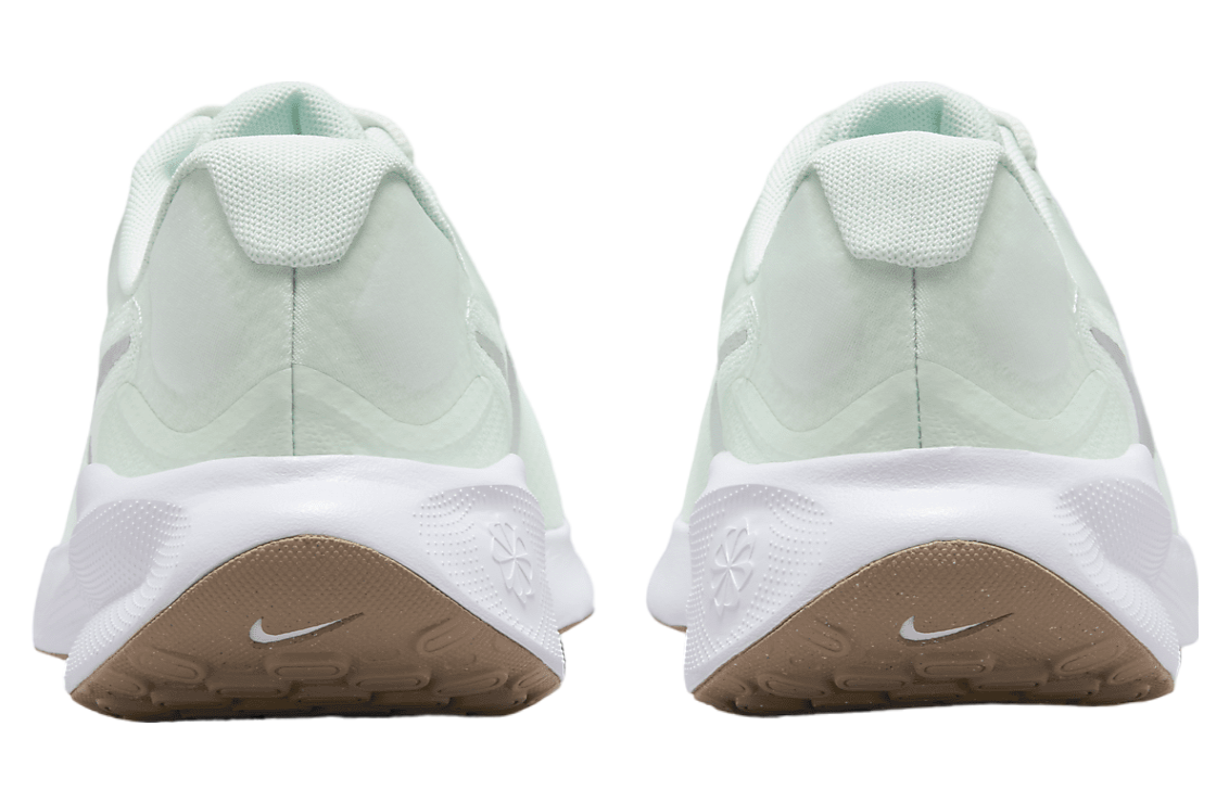 Nike Revolution 7 WMNS Barely Green / White (Extra Wide)