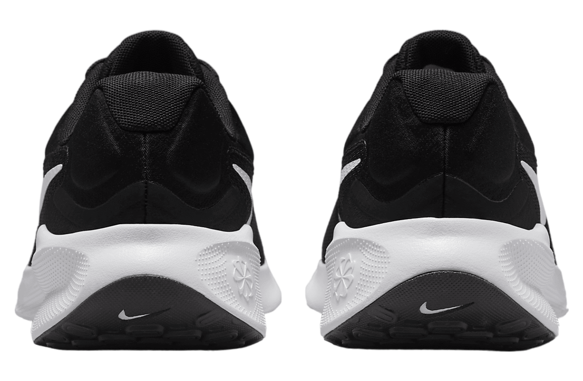 Nike Revolution 7 WMNS Black / White (Extra Wide)