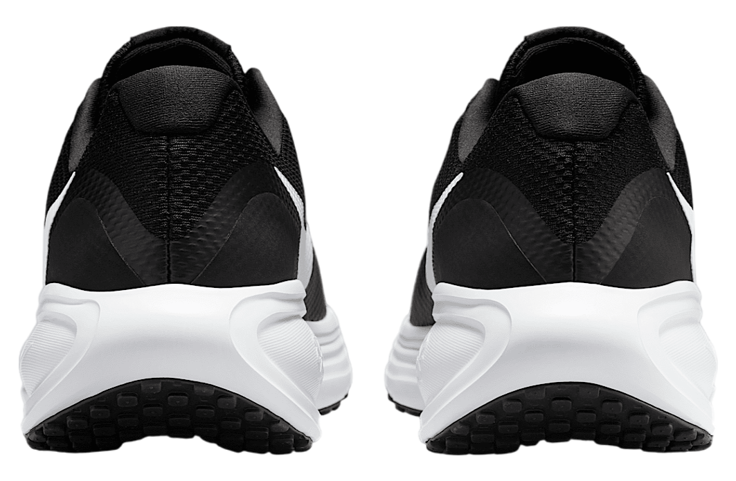 Nike Revolution 8 Black / White