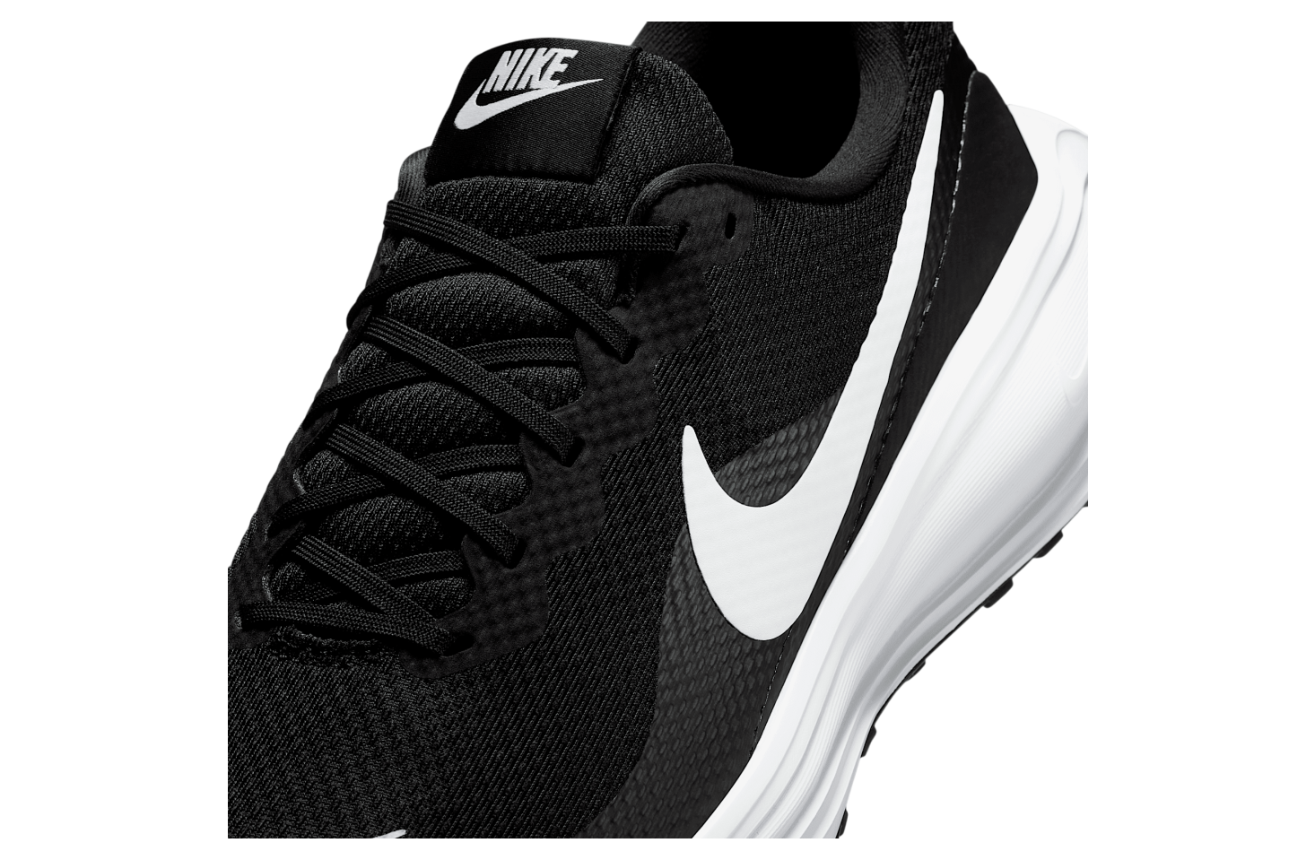 Nike Revolution 8 Black / White