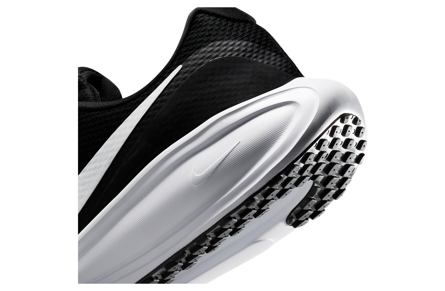 Nike Revolution 8 Black / White (extra Wide)