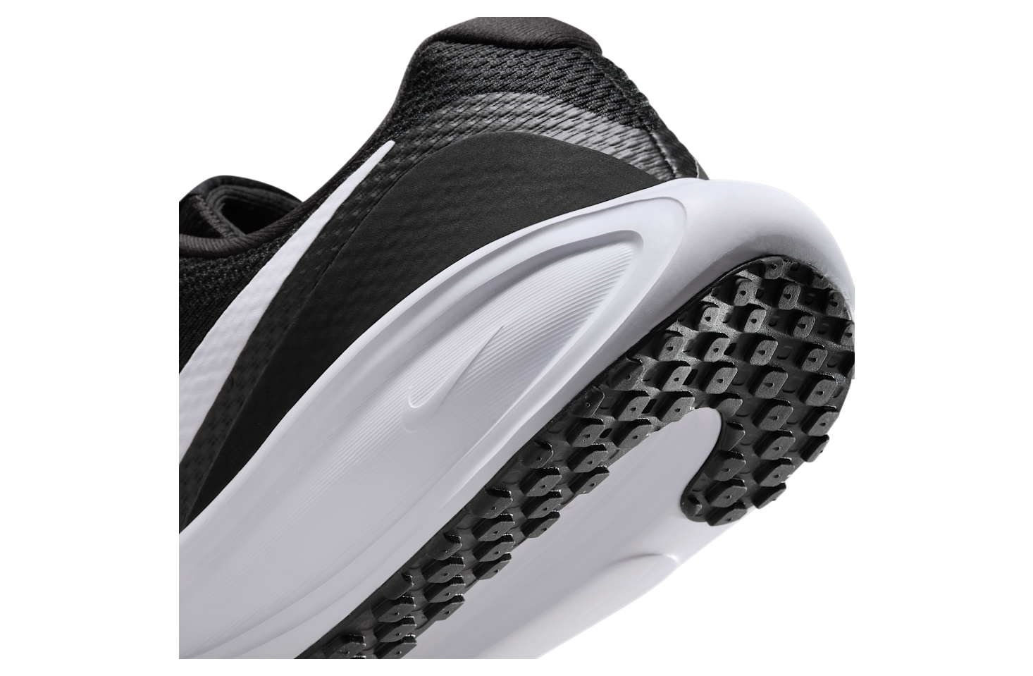 Nike Revolution 8 WMNS Black / White (Extra Wide)