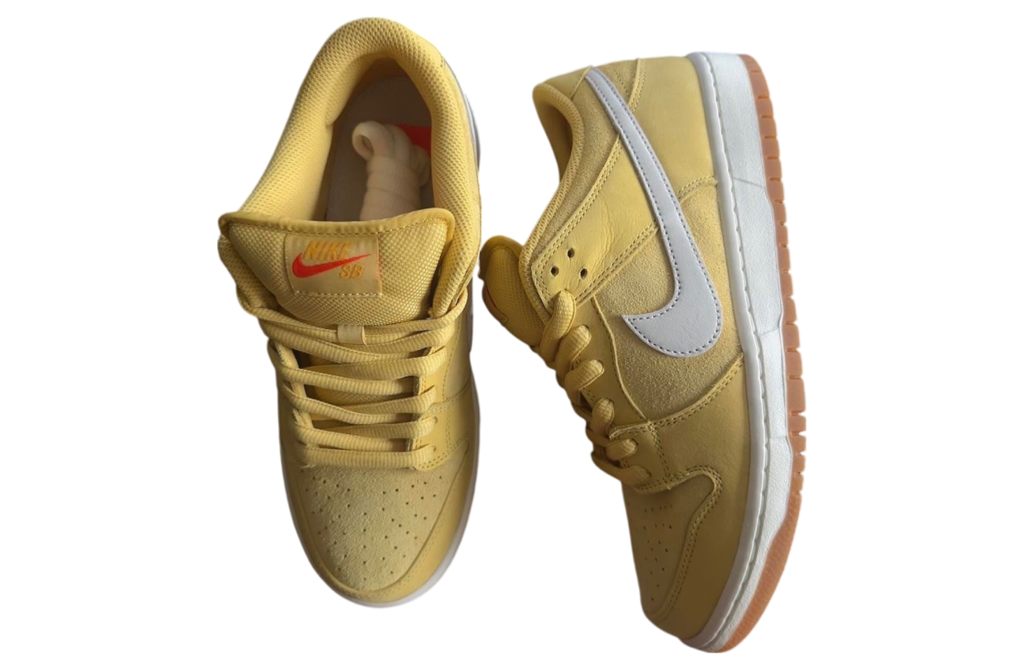 Nike SB Dunk Low Saturn Gold / Sail