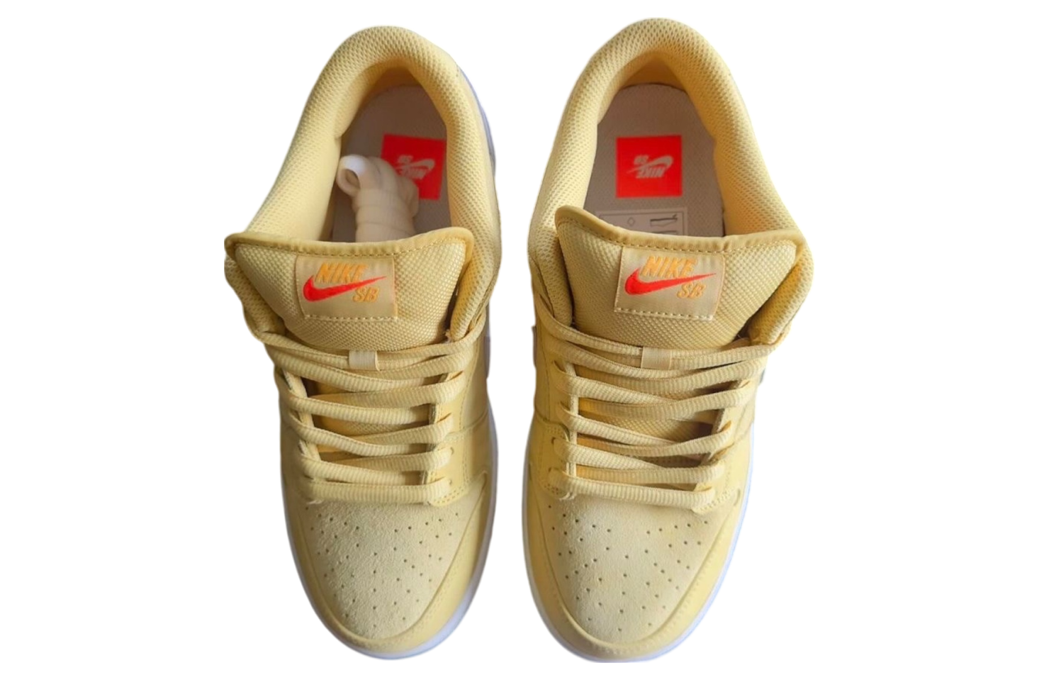 Nike SB Dunk Low Saturn Gold / Sail