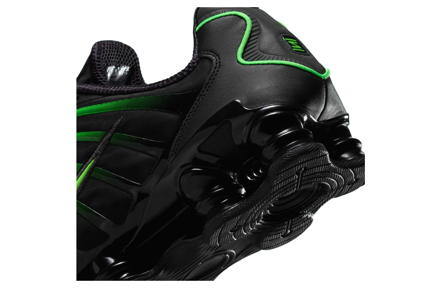 国内配送 NIKE SHOX TL BLACK/GREEN STRIKE-BLACK Nike Shox Tl Sneaker in Black & Green Strike | REVOLVE