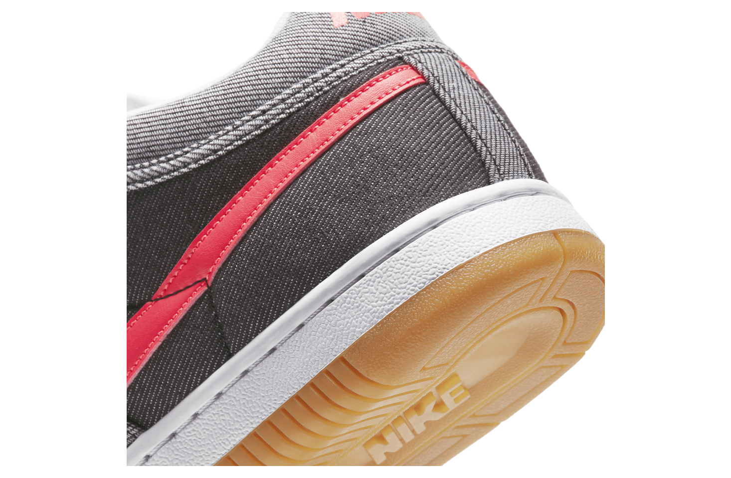 Nike Sky Force 3/4 Black / Flash Crimson