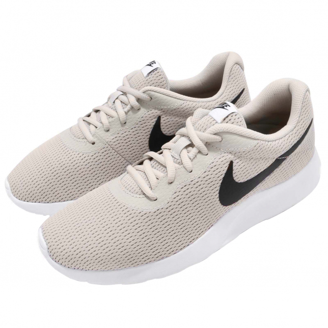 Light bone nike. Nike Light Bone. Nike Tanjun 812654-010 женские. Jaquemes Nike Light Bone. Кроссовки Nike gets Fall friendly/with Light Bone.