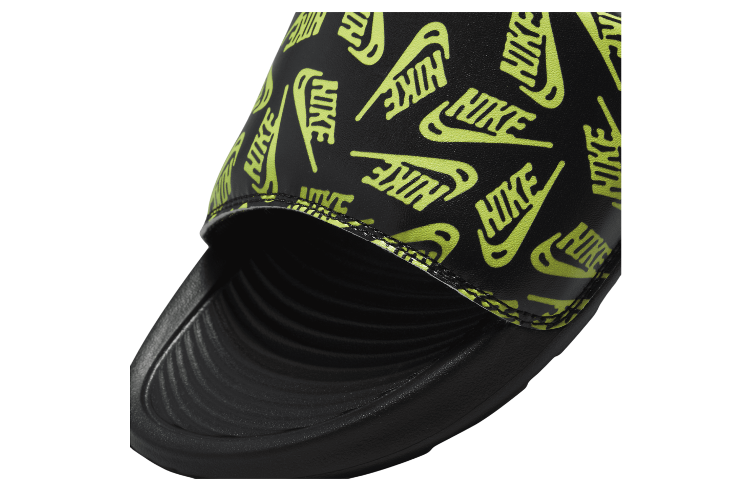 Nike Victori One Black / Volt