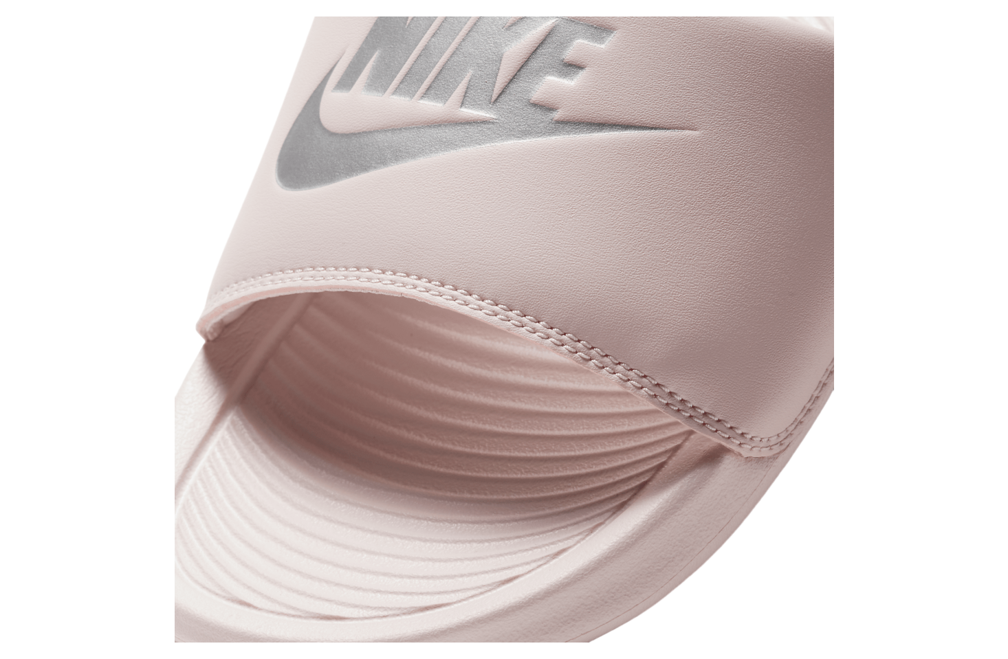 Nike Victori One WMNS Barely Rose / Metallic Silver