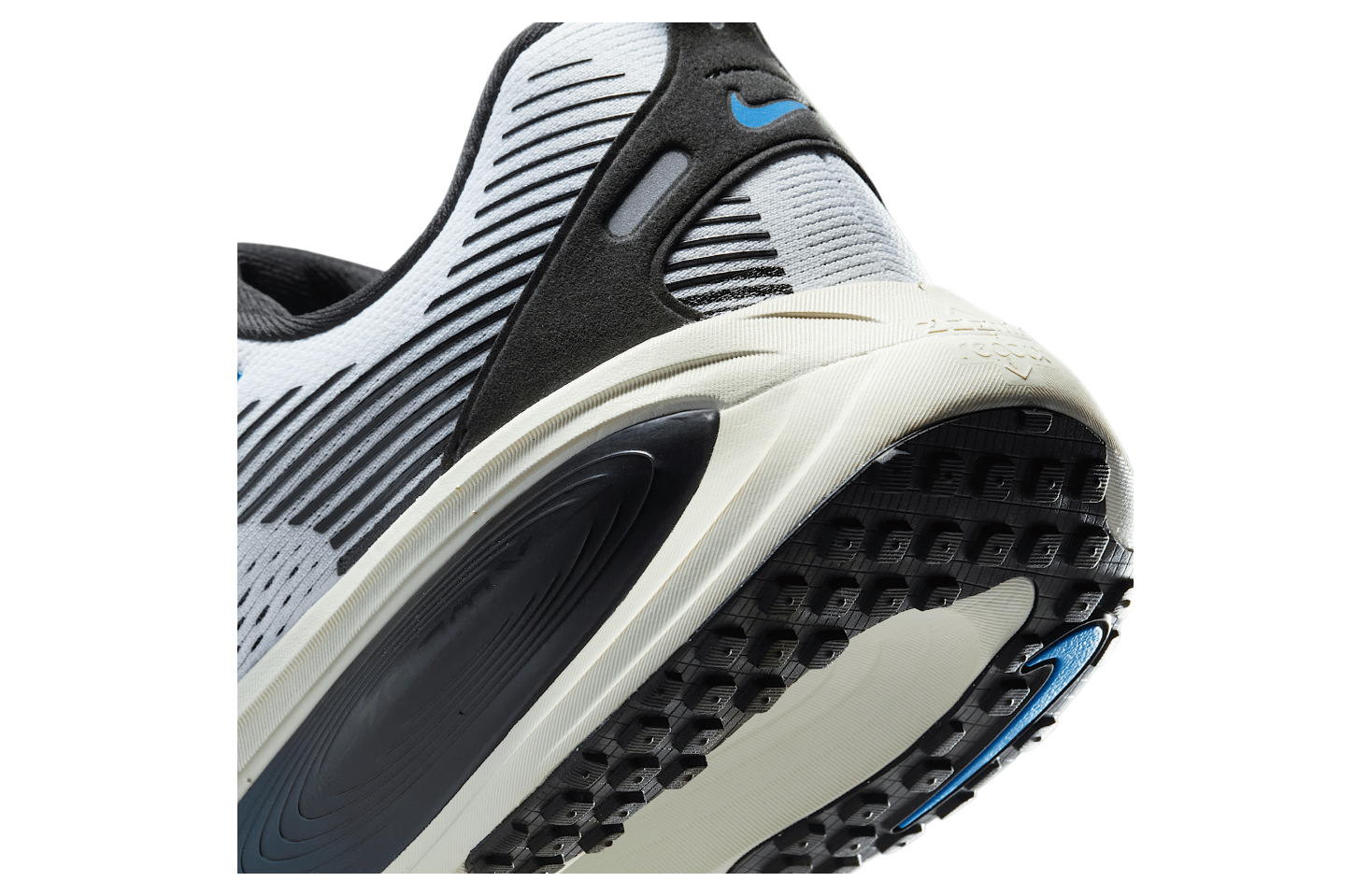 Nike Vomero 18 White / Black