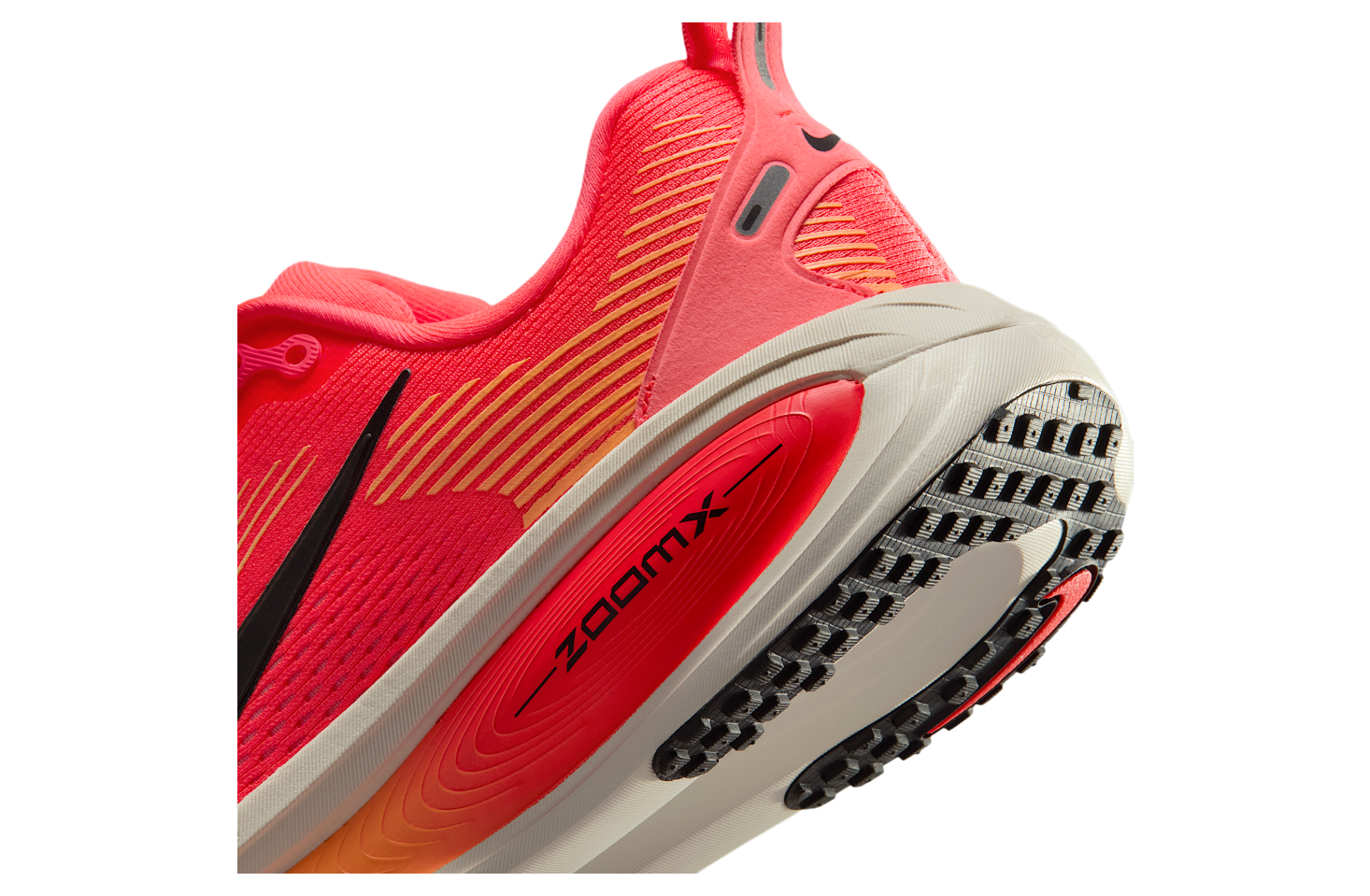 Nike Vomero 18 WMNS Hot Lava / Chalk