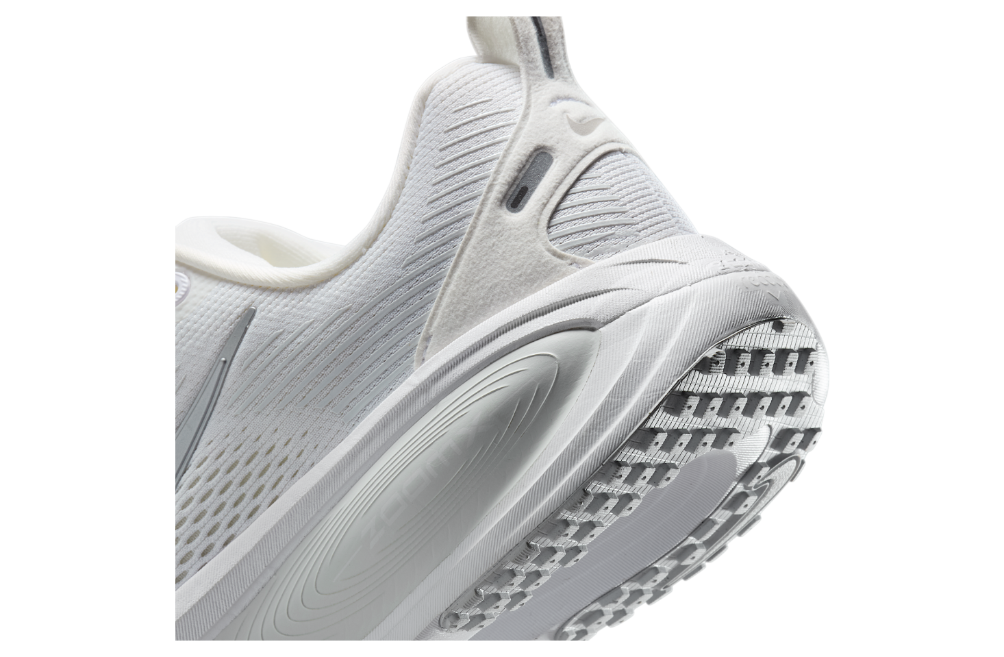 Nike Vomero 18 WMNS White / Photon Dust