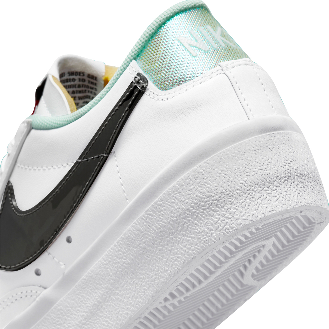 Nike WMNS Blazer Low Platform White Floral - Nov. 2021 - DQ7654-100
