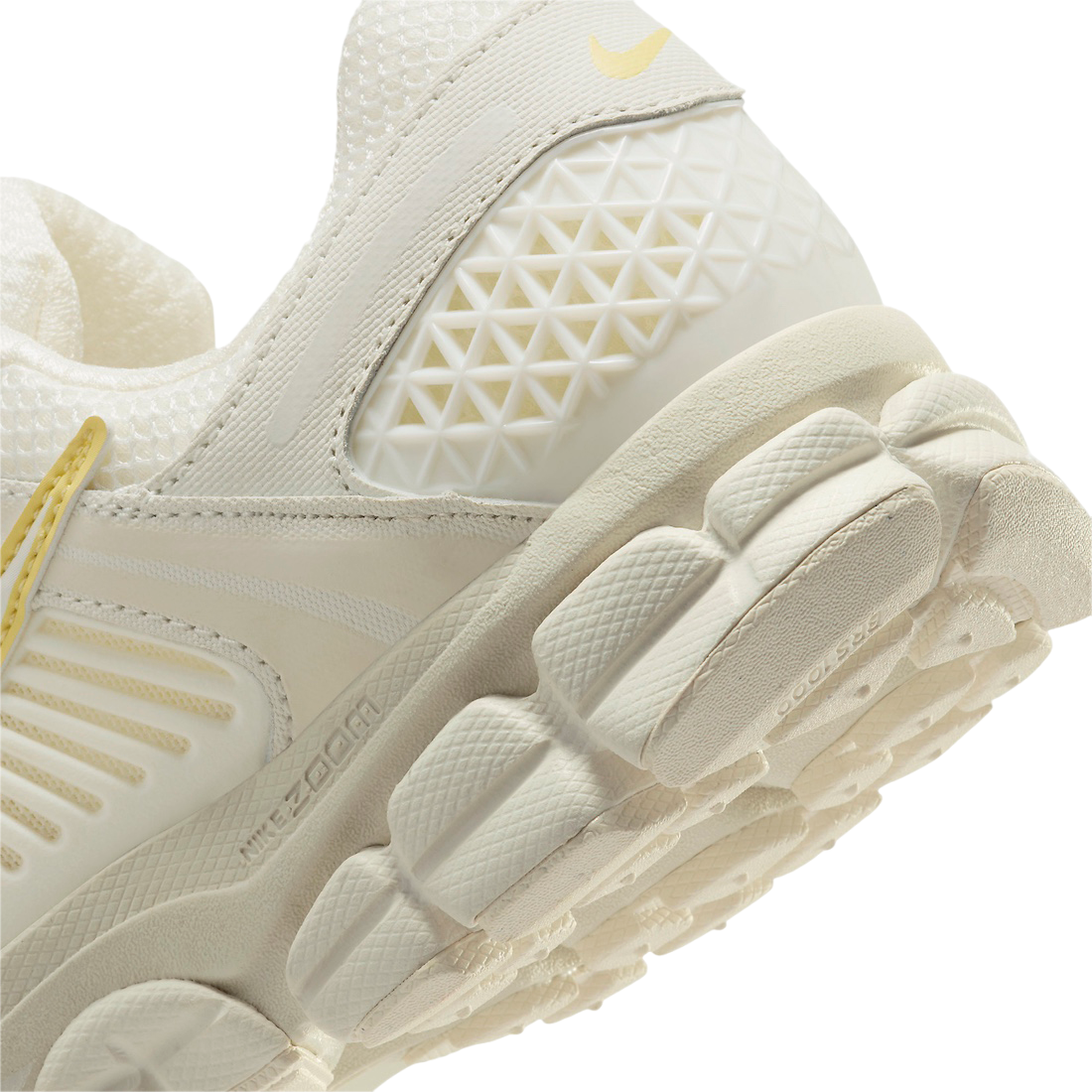 Nike WMNS Zoom Vomero 5 Sail Soft Yellow