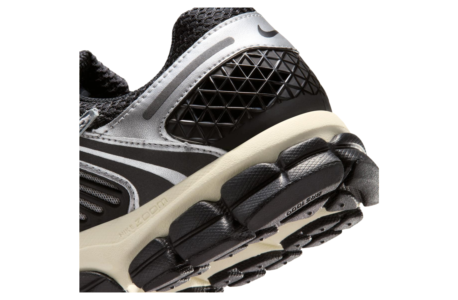 Nike Zoom Vomero 5 Black / Coconut Milk