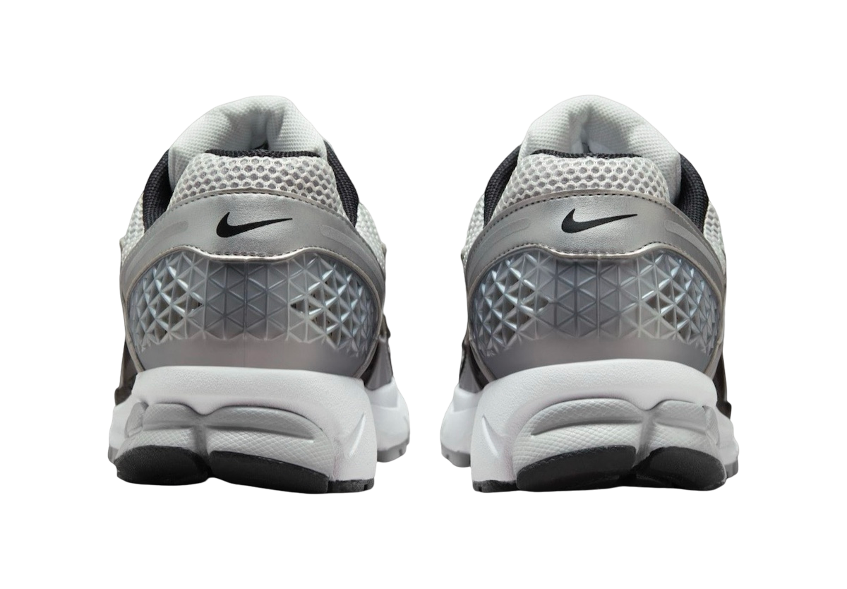 Nike Zoom Vomero 5 Metallic Silver / Black