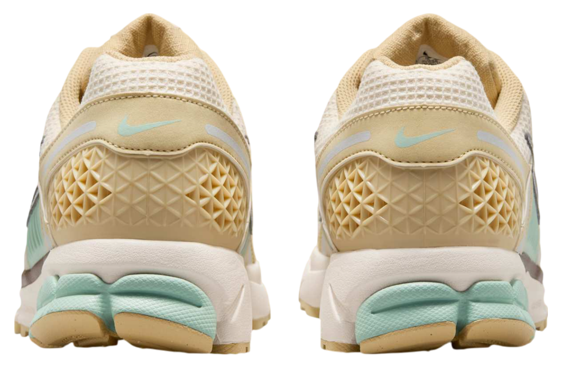 Nike Zoom Vomero 5 Team Gold / Pale Ivory