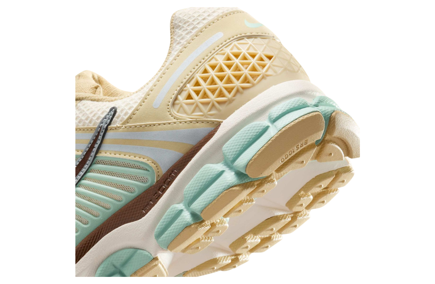 Nike Zoom Vomero 5 Team Gold / Pale Ivory