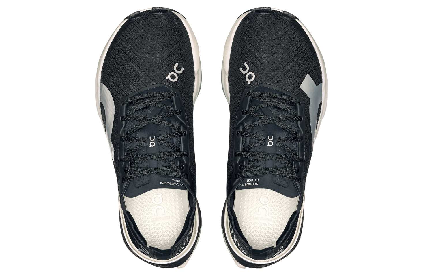 On Cloudboom Strike WMNS Black / White