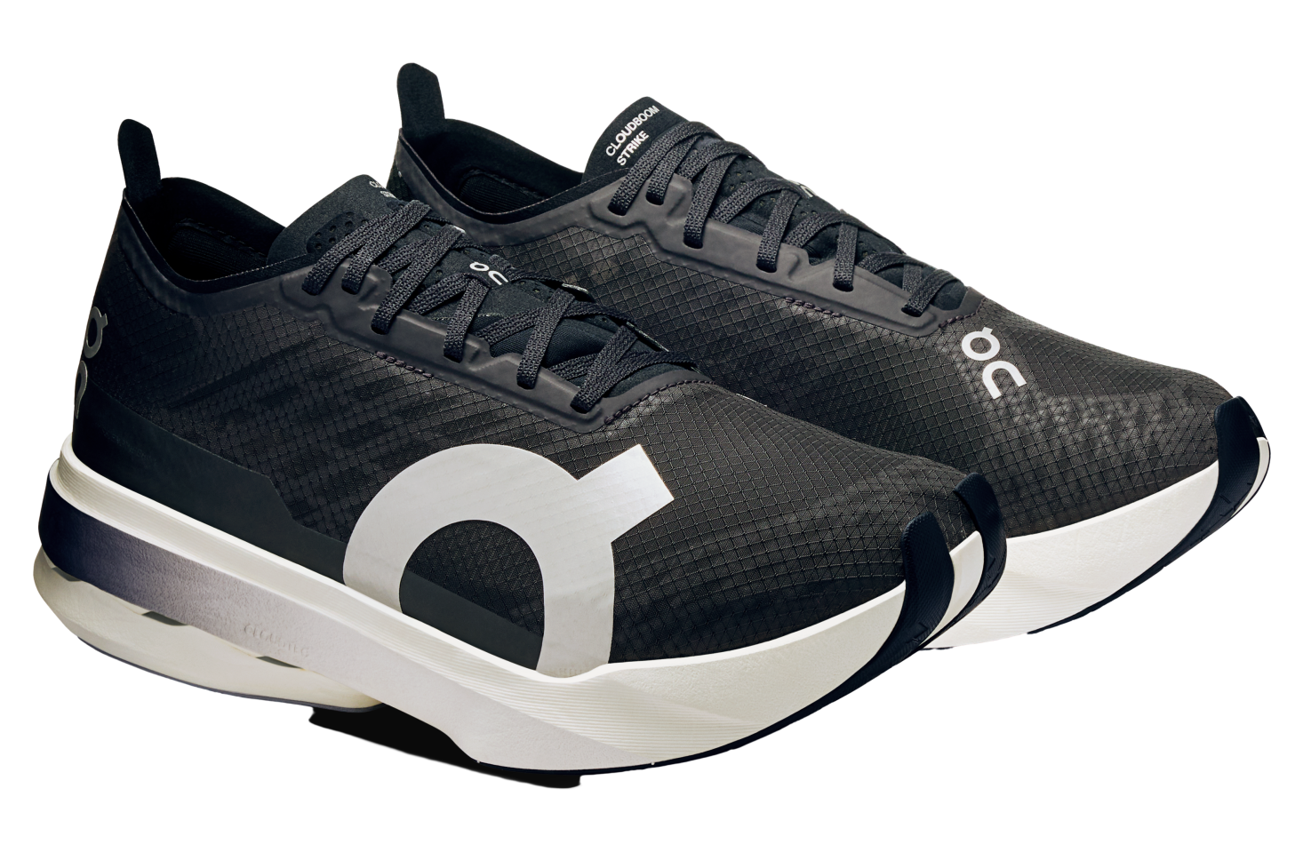 On Cloudboom Strike WMNS Black / White