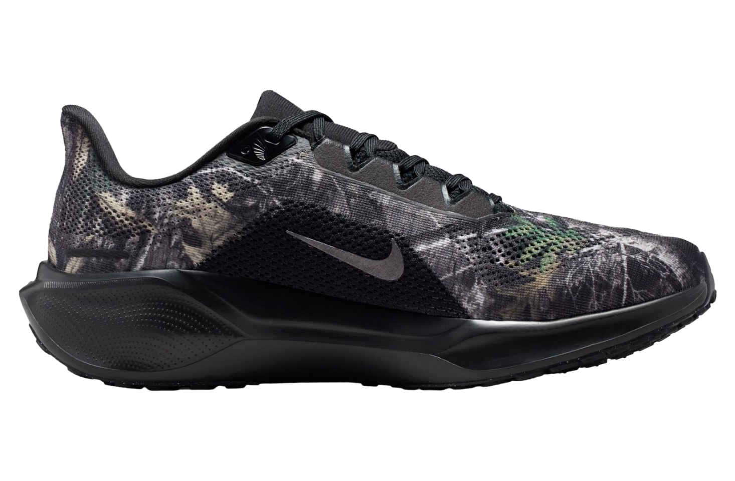 Realtree Camo Lands on The Nike Pegasus 41Dark Smoke Grey / Metallic Dark Grey