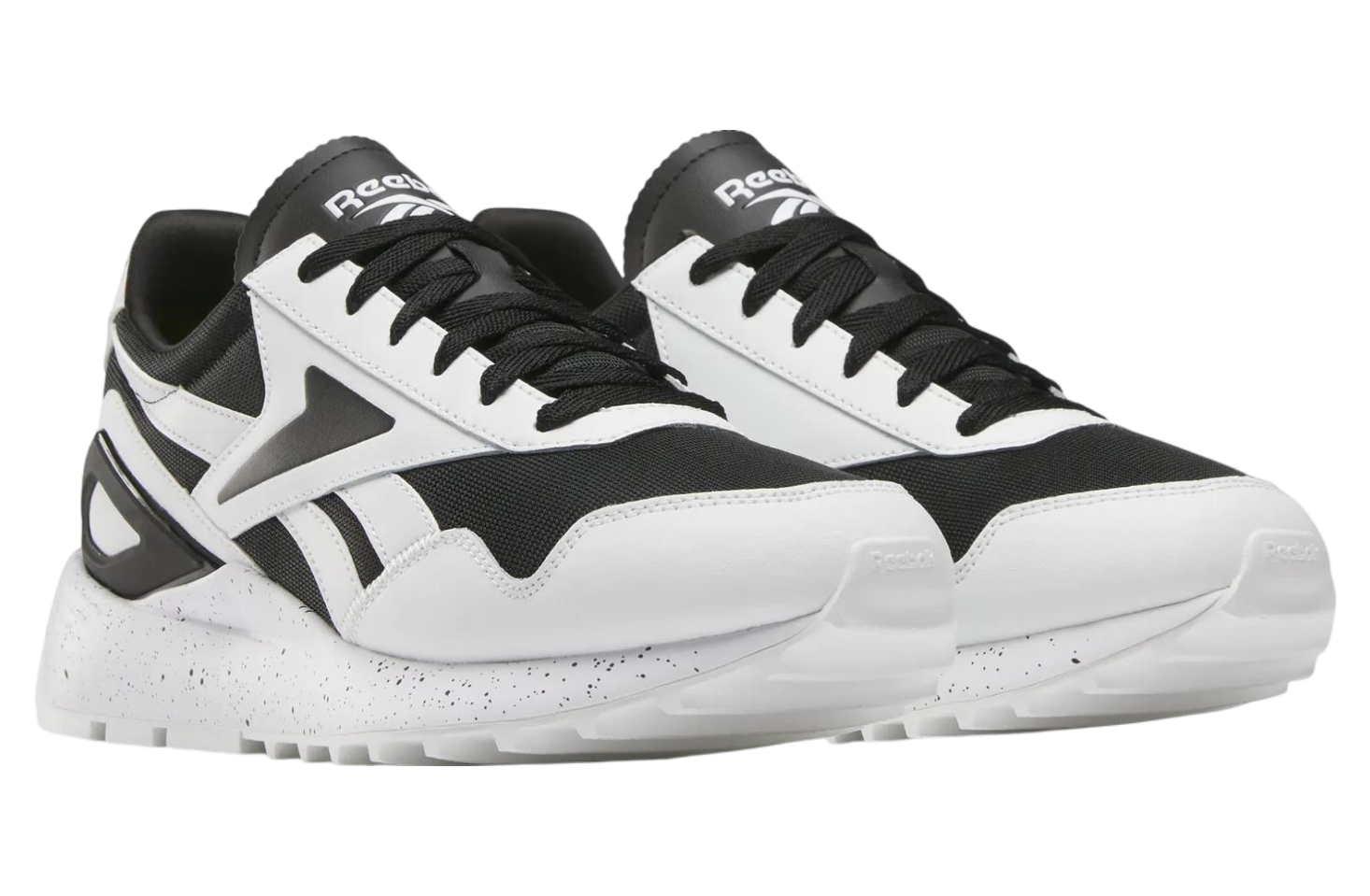 Reebok International Black / White