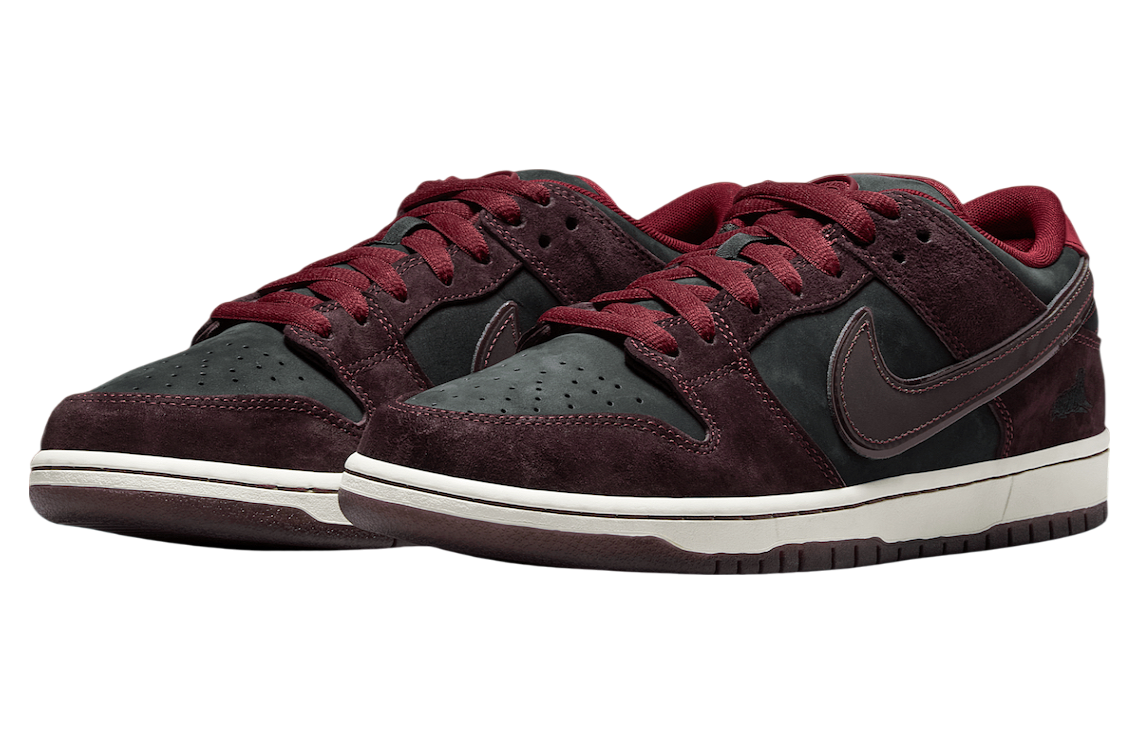 Riot Skateshop x Nike SB Dunk Low