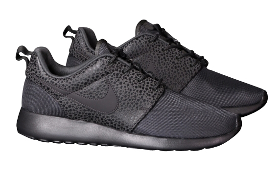 Roshe Run Premium	- Midnight Fog / Black