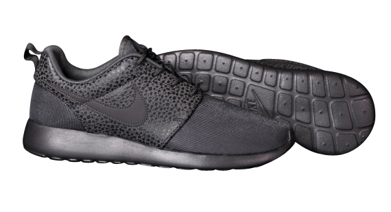 Roshe Run Premium	- Midnight Fog / Black