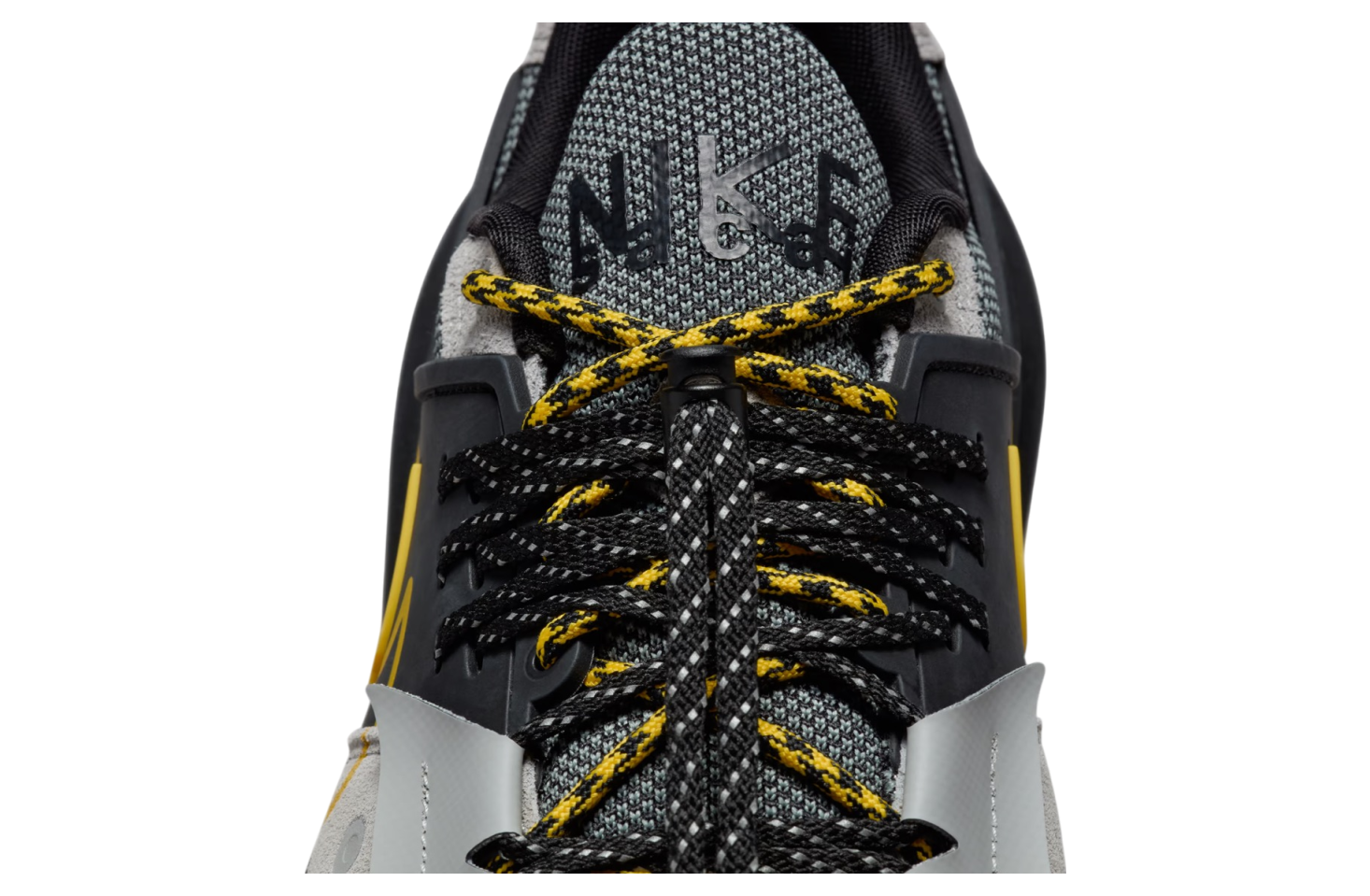 Sacai X Nike Zegamadome Sp Matte Silver / Tour Yellow