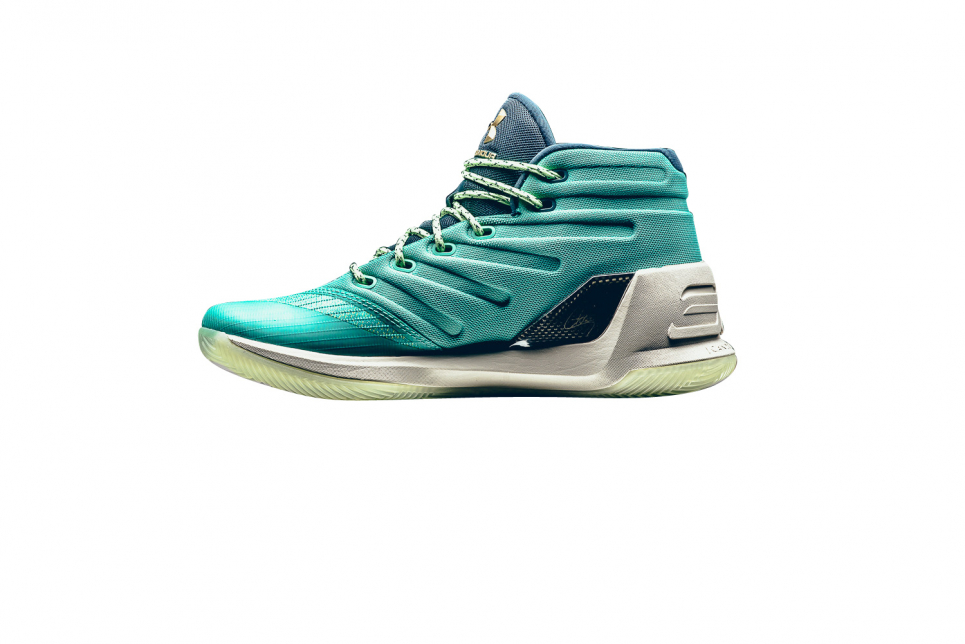 curry 3 reign water