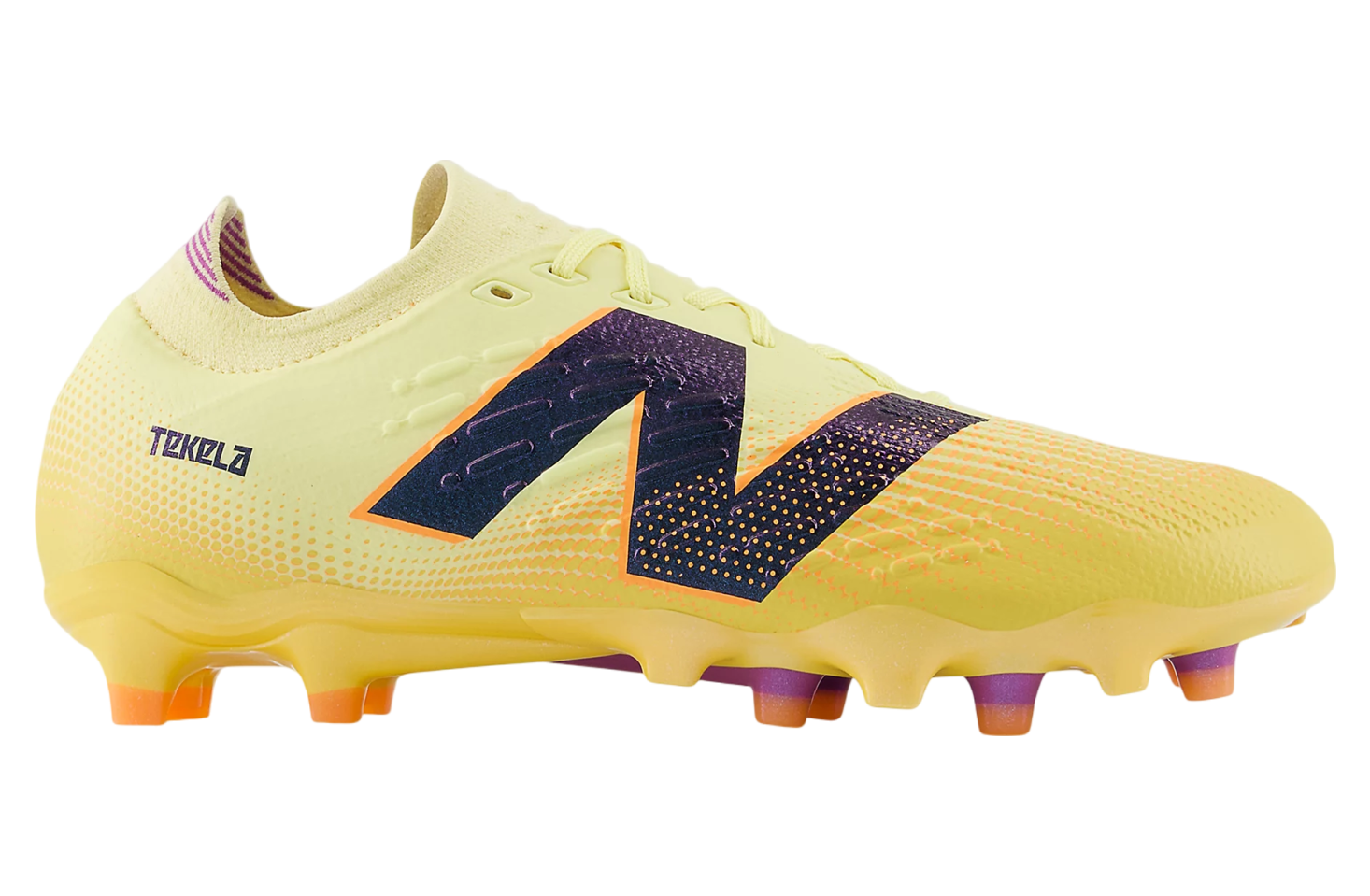 New Balance Tekela Pro Low Laced FG V4+ Parchment / Clementine