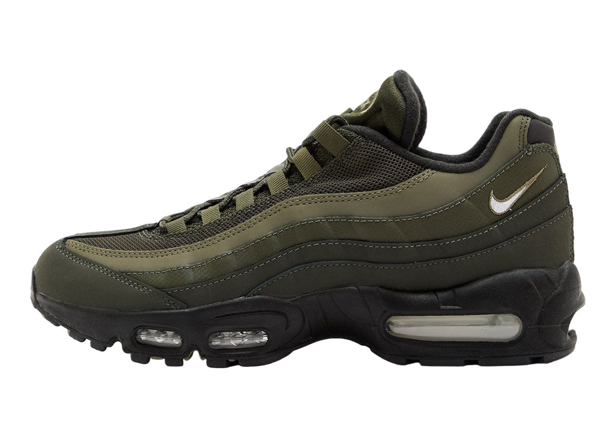 Black nike 95's hotsell