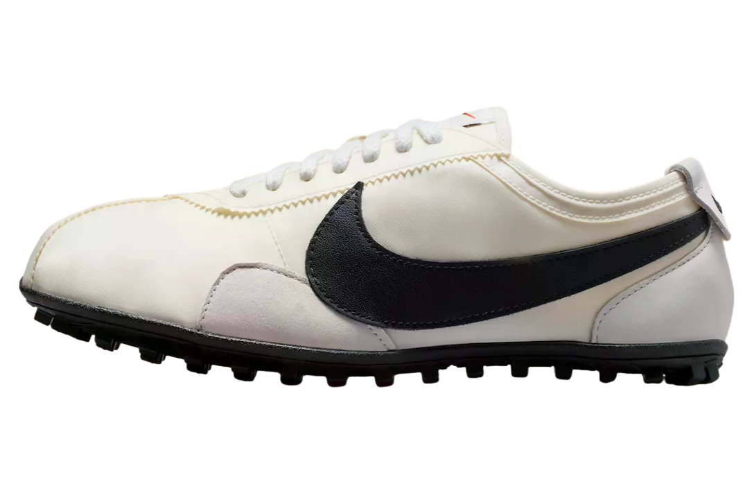 Nike Moon Soft Pearl / Black