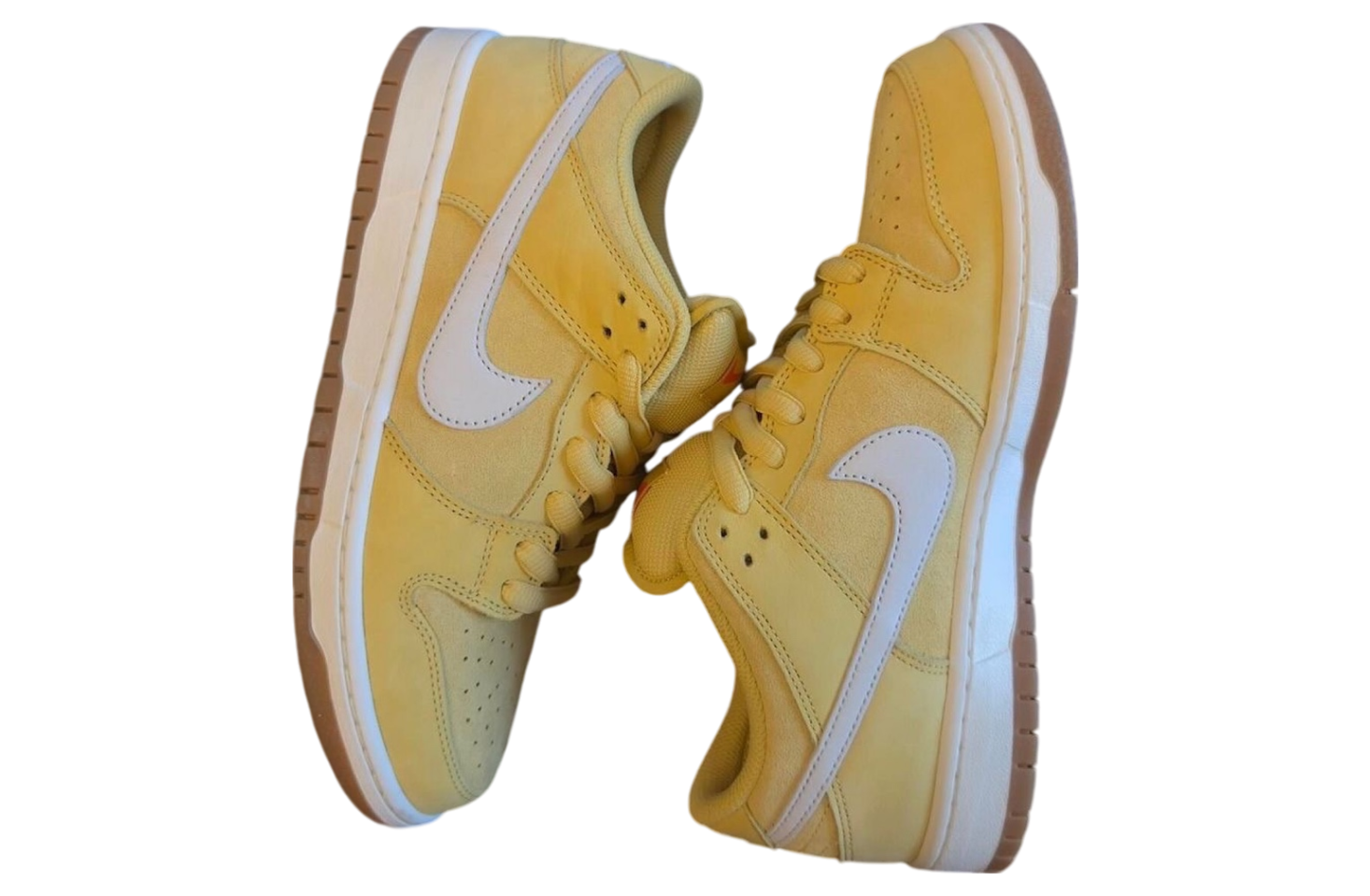 Nike SB Dunk Low Saturn Gold / Sail