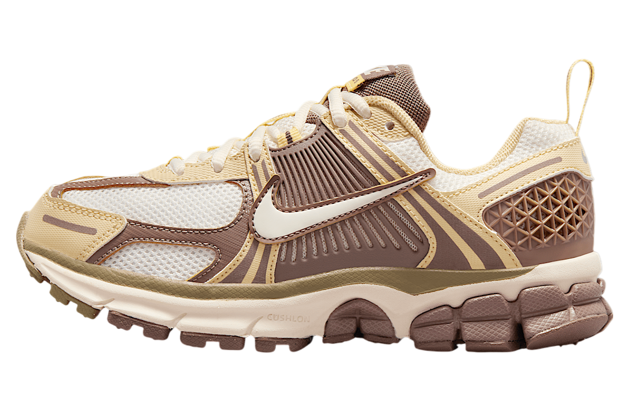 シューズ・サンダルその他 Nike Vomero 5 Junior Shoes HV6009-111 Nike Vomero 5 Big Kids' Shoes. Nike.com
