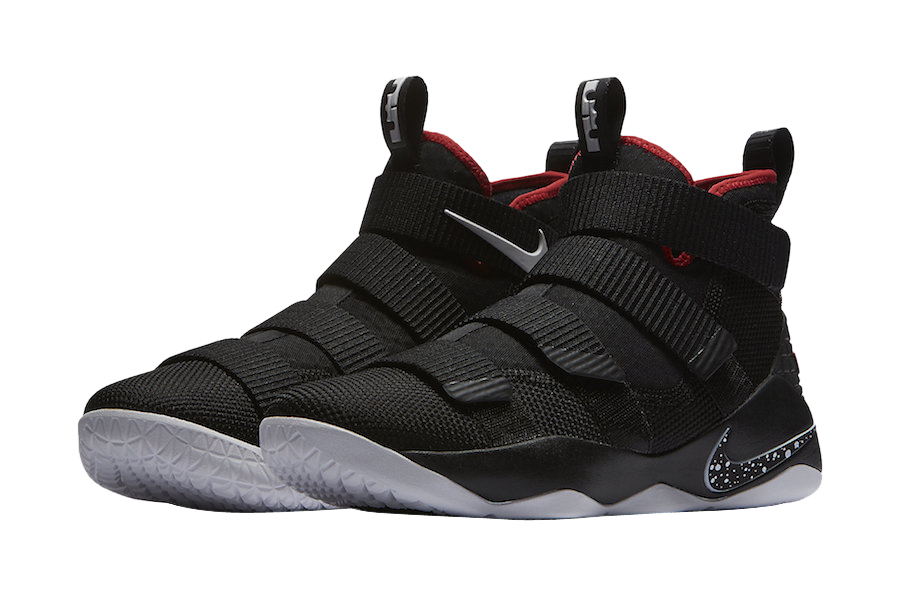 Foot locker 2024 lebron soldier 11