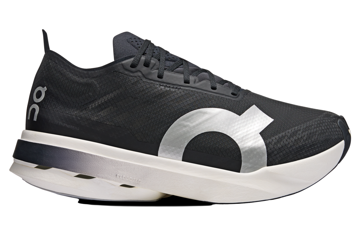 On Cloudboom Strike Black / White